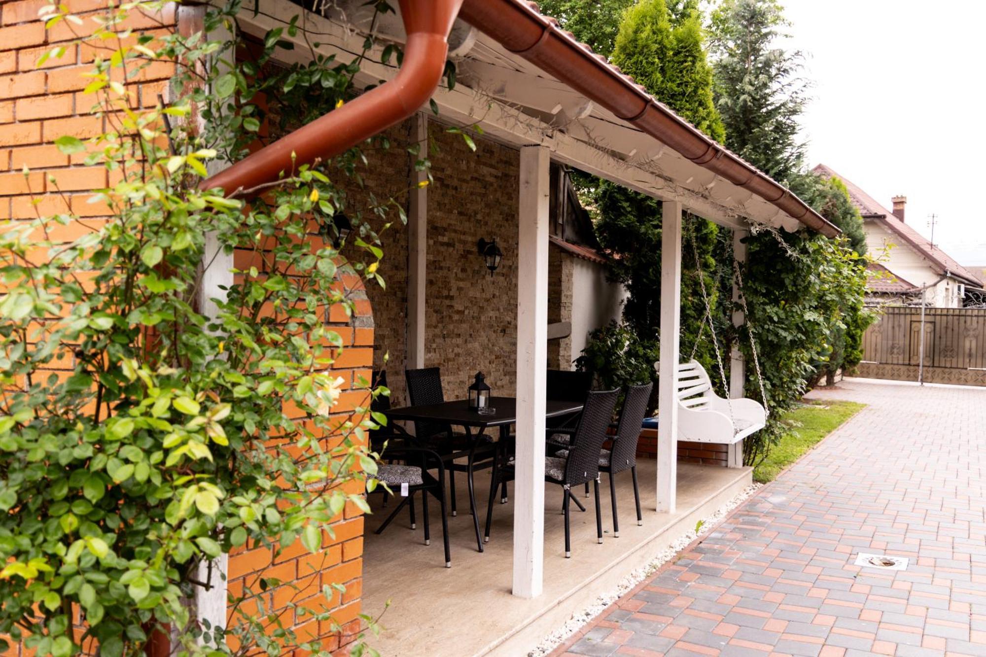 Green Garden Avrig Exterior photo