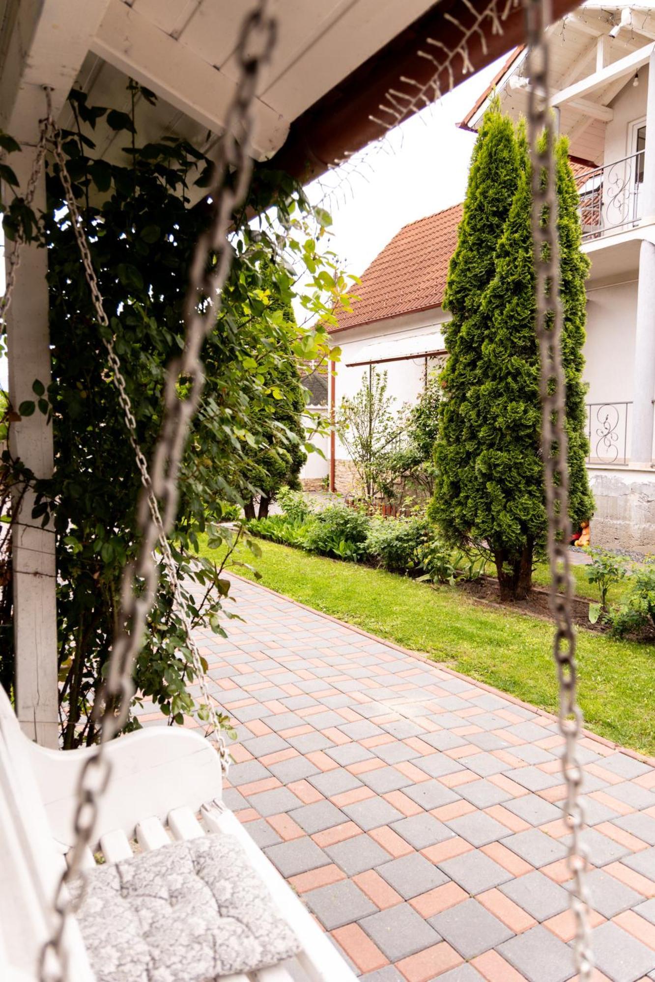 Green Garden Avrig Exterior photo