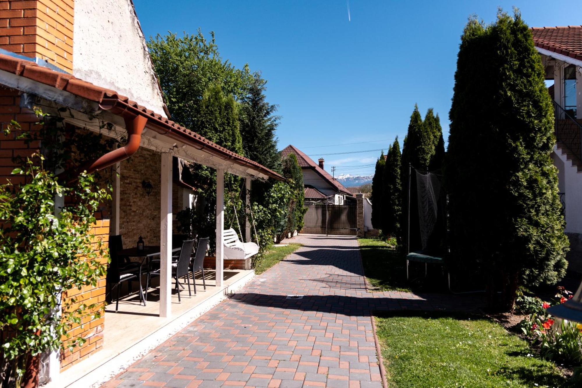 Green Garden Avrig Exterior photo